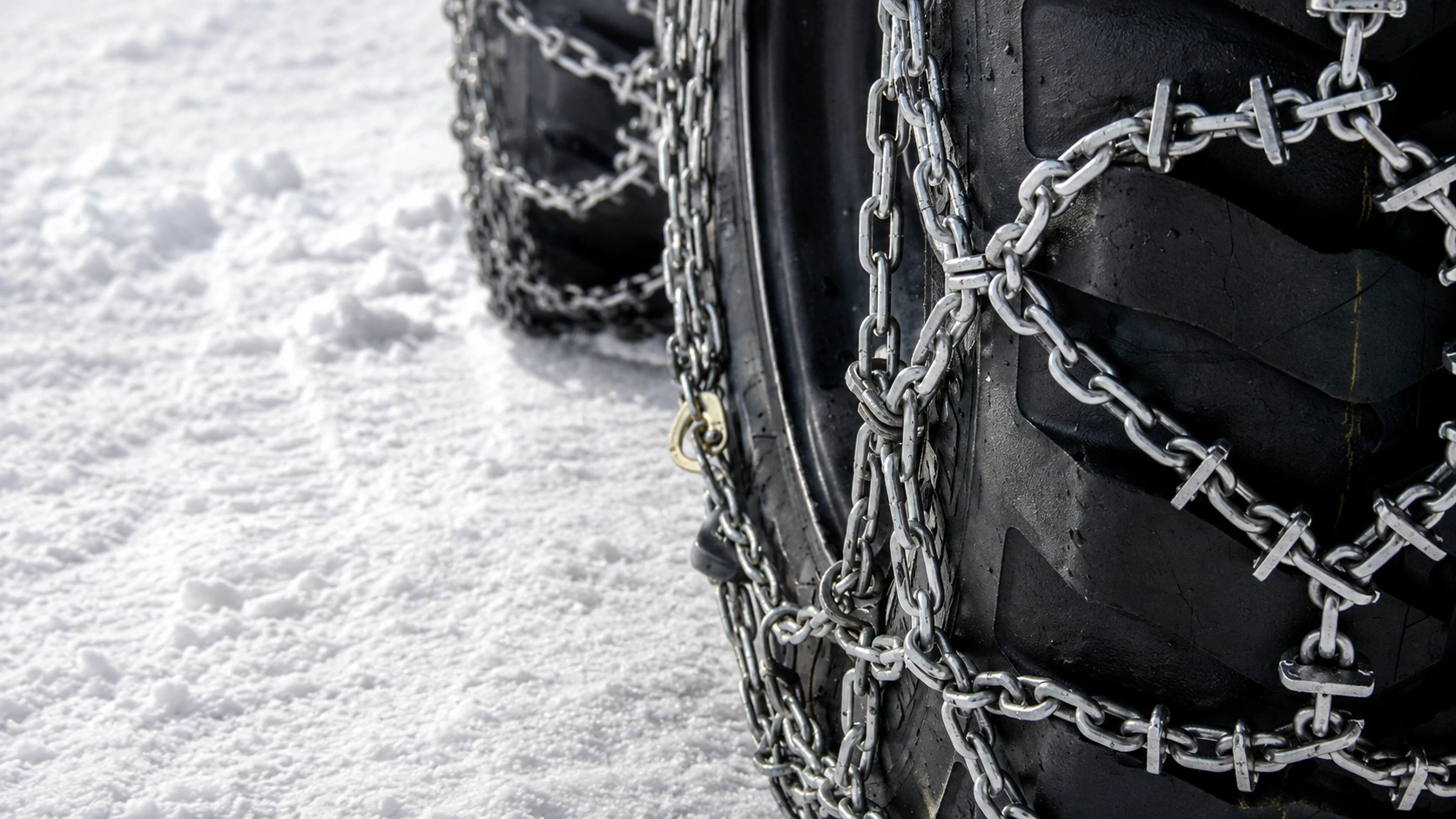 cadenas-nieve-normativa-invierno-francia Cadenas de nieve en un vehículo pesado para circular en invierno en Francia