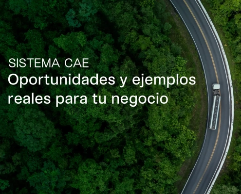 Camión circulando por carretera rodeada de naturaleza, representando las oportunidades del sistema CAE para generar ahorro energético, rentabilidad y sostenibilidad.