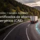 Camión circulando por carretera con trazado de telemetría, representando los certificados de ahorro energético (CAE) generados por flotas de transporte.