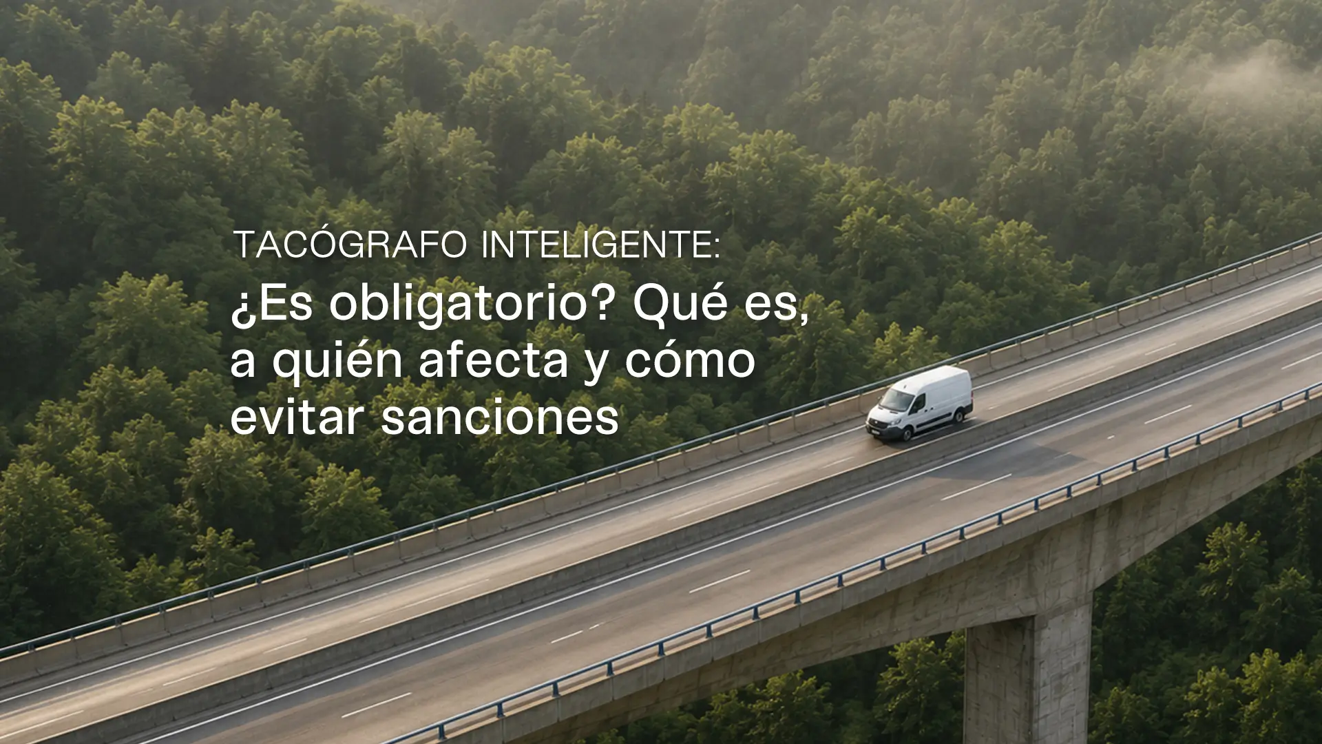 Furgoneta de transporte circulando por una autopista, imagen de una guía sobre el tacógrafo inteligente, su obligatoriedad y las sanciones.