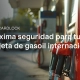 Surtidores de combustible con mensaje sobre tarjetas gasóleo profesional y UTA CardLock